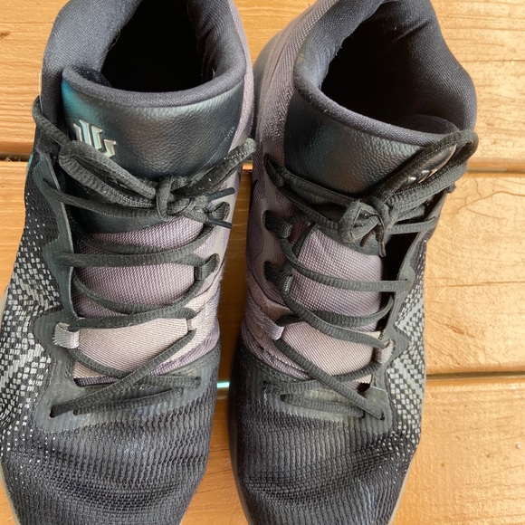 Nike Kyrie Flytrap - Picture 2 of 4